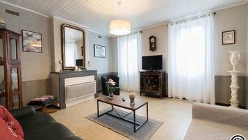 Télévision, baby-foot, espaces bureaux