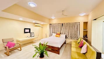 4 bedrooms, desk, laptop workspace, free WiFi