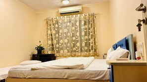 4 bedrooms, desk, laptop workspace, free WiFi - Embera by Joy Suites (Mawal)
