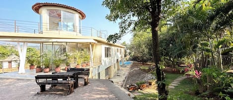 Fachada de la propiedad