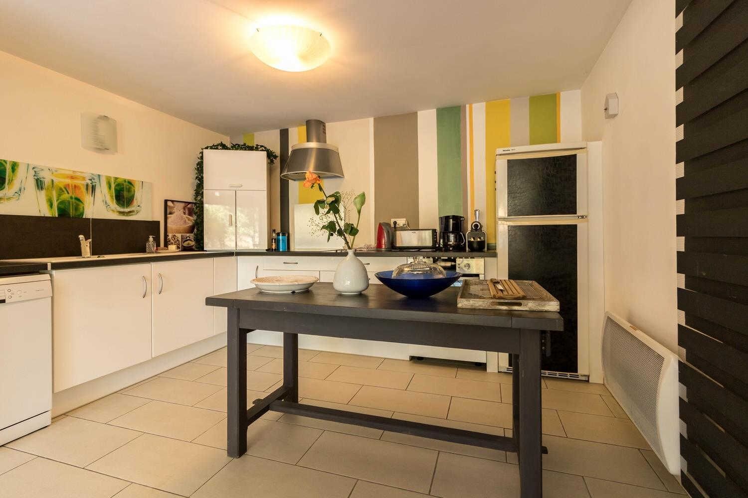 Réfrigérateur, micro-ondes, four, lave-vaisselle