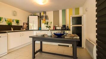 Réfrigérateur, micro-ondes, four, lave-vaisselle