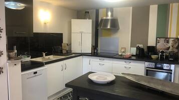 Fridge, microwave, oven, dishwasher