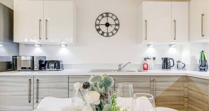 Modern Comfort 2bed flat sleep 8 ppl Town Centre