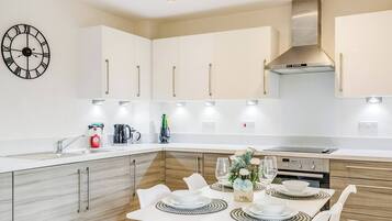 Coffee/tea maker, fridge, microwave, oven