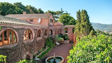 Villa | Exterior