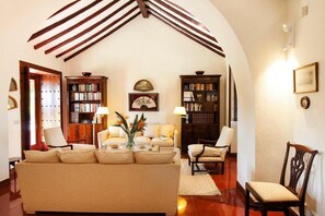 Villa | Living area | TV - Luxurious Villa Oasis in Santa Brigida (Santa Brigida)