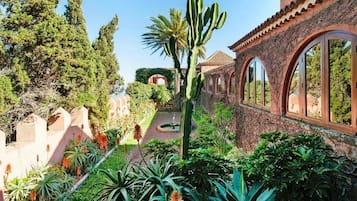 Villa | Exterior