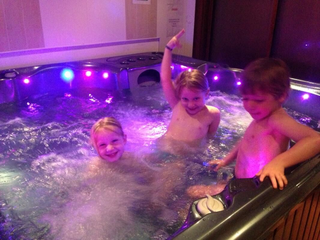 Indoor spa tub