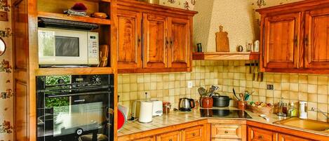 Fridge, microwave, dishwasher