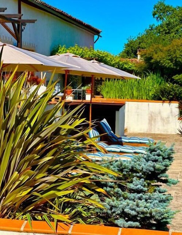 Terrace/patio - Le Petit Manoir de Campagne (SALERM)