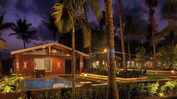 Villa de lujo, patio, vista al jardín | Vista desde la habitación