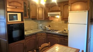 Fridge, microwave, highchair