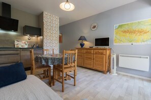 1 habitación y ropa de cama