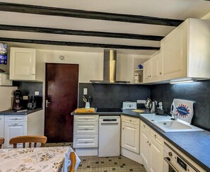 Fridge, microwave - Les Narcisses - Cier-de-Luchon (Cier-de-Luchon)