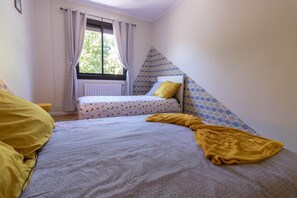 Free WiFi, bed sheets