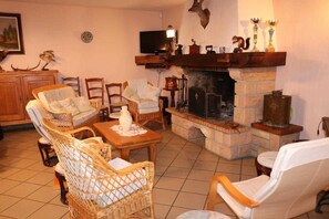 TV, fireplace - Senlèbes - Ciadoux - Gîte (Ciadoux)