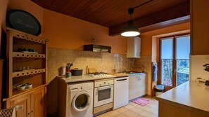 Kühlschrank, Mikrowelle, Geschirrspüler