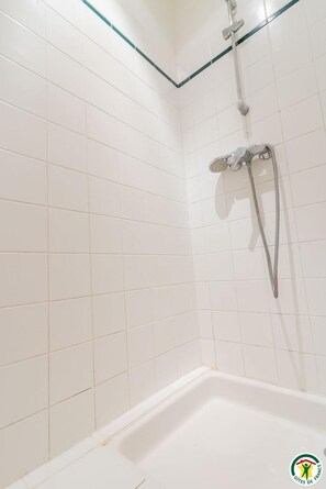 Shower - Les Pyrénées - AURIN - Gîte (AURIN)