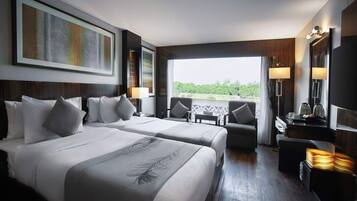 Chambre Double Deluxe, vue fleuve | Coffres-forts dans les chambres, rideaux occultants