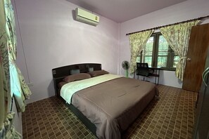 2 bedrooms, desk, WiFi, bed sheets