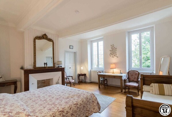 2 bedrooms, desk, free WiFi - Gîte l'Arénoulat - Aspet (Aspet)