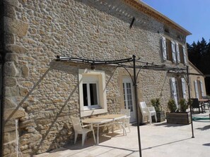 Outdoor dining - En Richard - Auriac-sur-Vendinelle (Auriac-sur-Vendinelle)