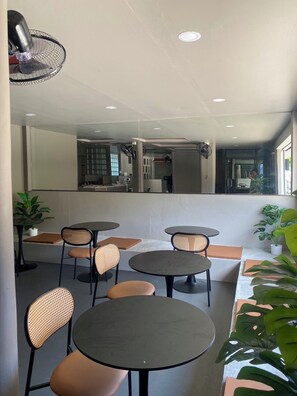 Lobby sitting area - Hide Hostel (Ko Pha-ngan)