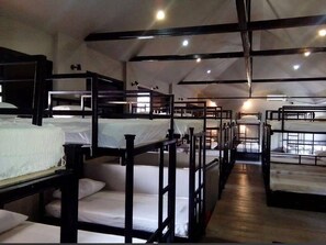 Desk, iron/ironing board, free WiFi - Hide Hostel (Ko Pha-ngan)