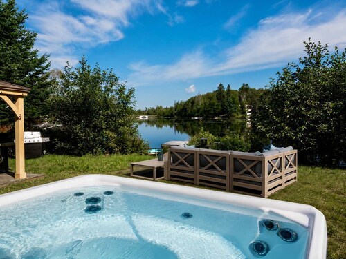 Le Lac Apaisant: Spa, Kayak & Private Lakeside