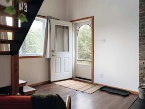 Interior - Le Lac Apaisant - Winter Lakeside Escape, Hot Tub & Dock (Saint-Calixte)