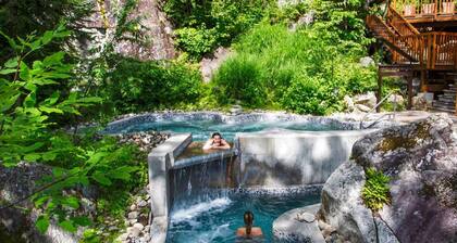 Serene Lakeside Haven with Spa and Kayak Fun