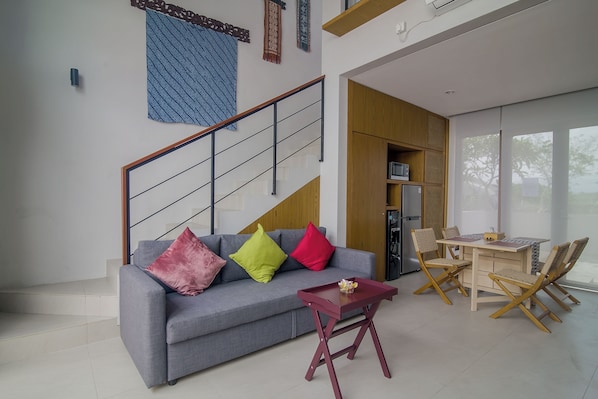 Basic House | Living area | Flat-screen TV