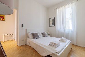 2 bedrooms, desk, iron/ironing board, WiFi - Bright and modern, four rooms apartment (Firenze)