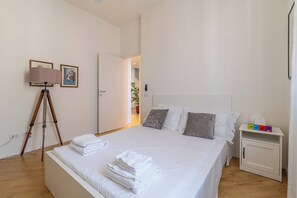 2 Schlafzimmer, Schreibtisch, Bügeleisen/Bügelbrett, WLAN