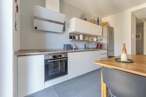 Kühlschrank, Ofen, Herdplatte, Geschirrspüler