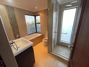 Bathroom - Fairview Manor  (Modimolle)