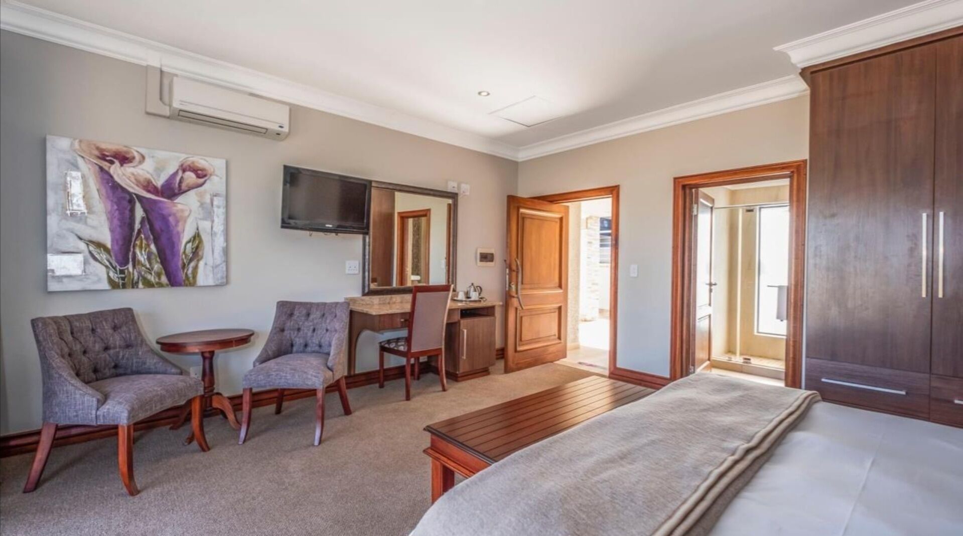 In-room safe, desk, laptop workspace, free WiFi