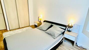 2 bedrooms, iron/ironing board, WiFi, bed sheets