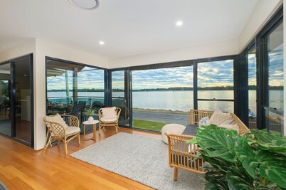 Riverside Luxury : 4  BR, 2  BA  in Port Macquarie , Sleeps 8
