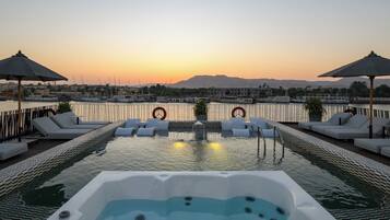 Outdoor pool, pool loungers