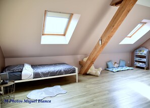 2 chambres, lit parapluie, Wi-Fi gratuit, draps fournis