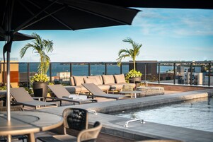 Outdoor pool, pool umbrellas, sun loungers
