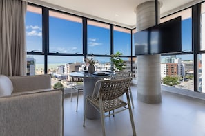 Premier Quadruple Room | Dining