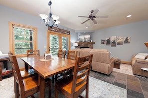 Dining - Pet Friendly Black Bear Townhome across from Purg - Views - Free Shuttle (Durango)