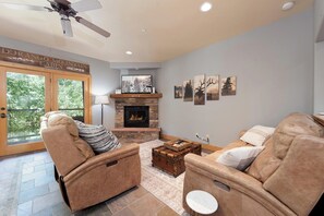 Smart TV, fireplace