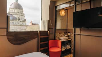 Premium Circle City View | Ropa de cama de alta calidad y minibar con artículos gratuitos