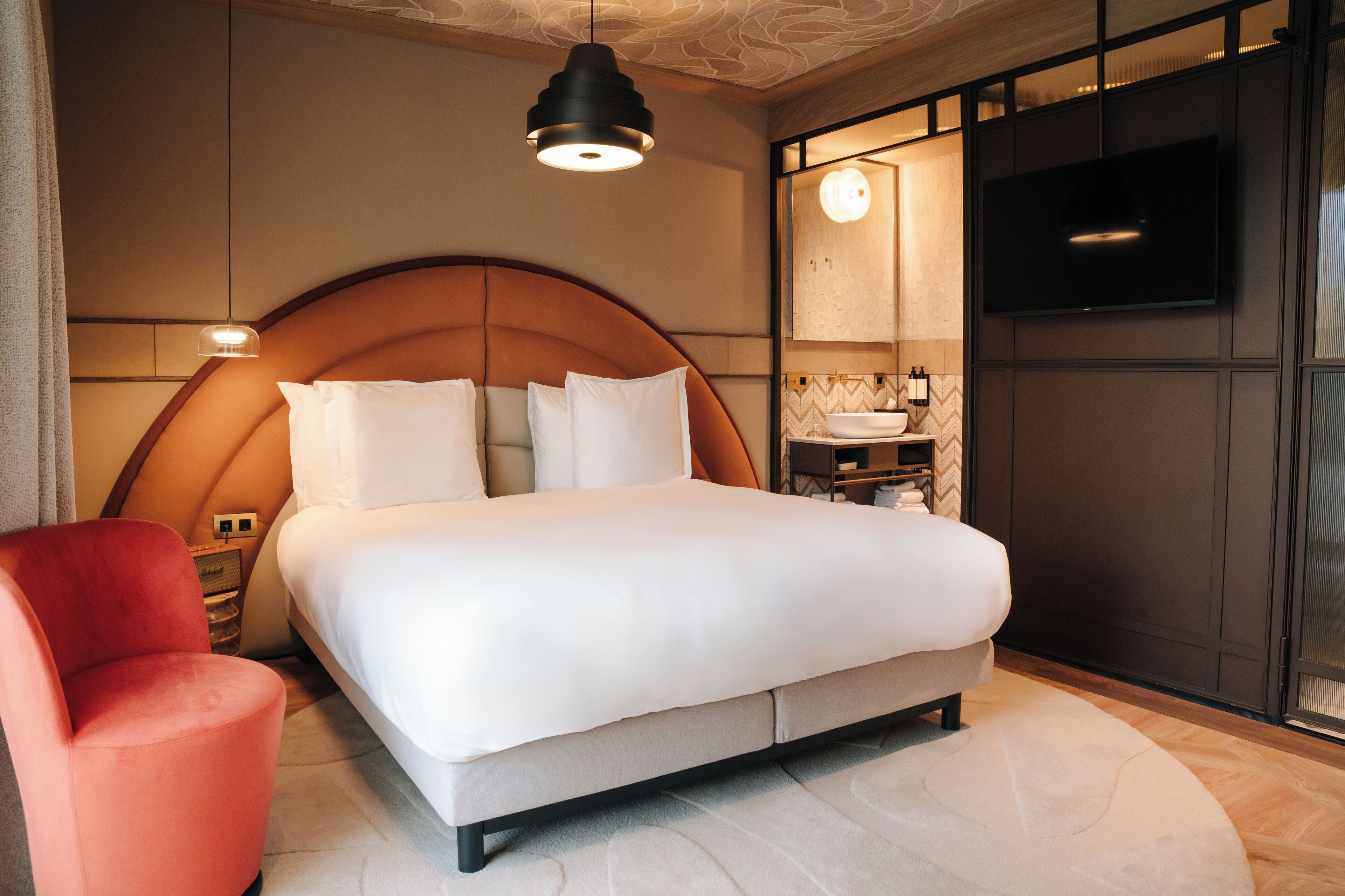 Circle City View | Premium bedding, free minibar, in-room safe, desk