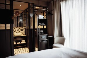 Rattan City View | Premium bedding, free minibar, in-room safe, desk