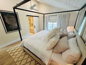 4 室のベッドルーム、デスク、アイロン / アイロン台、WiFi (無料)